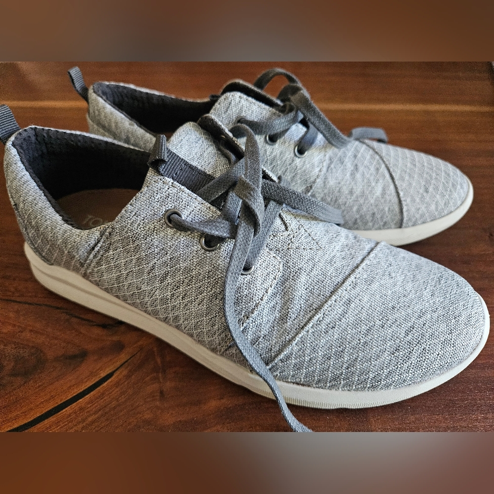 TOMS Women's Flat Gray Casual Shoes – Size W7